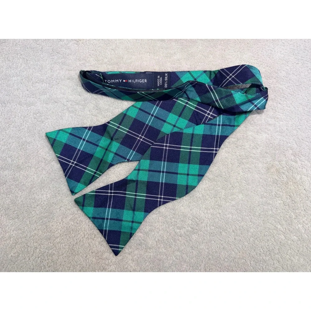 Tommy Hilfiger Mens Green Navy Blue Plaid 100% Silk Self-Tie Bow Tie Adjustable